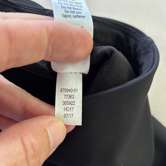 Athleta "High Traverse Tight" Leggings Black Tech Fabric High-Rise Size Medium - Picture 6 of 7